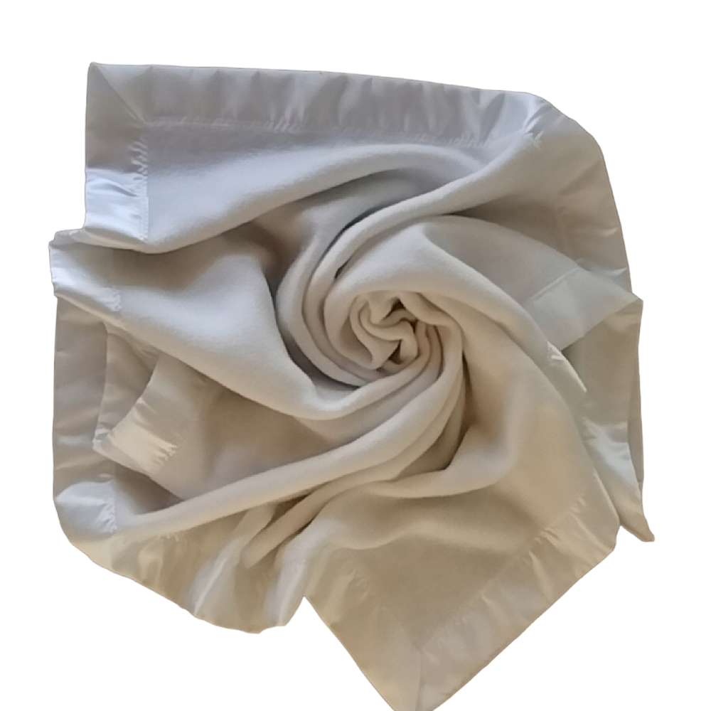White Satin Trim Fleece Baby Blanket